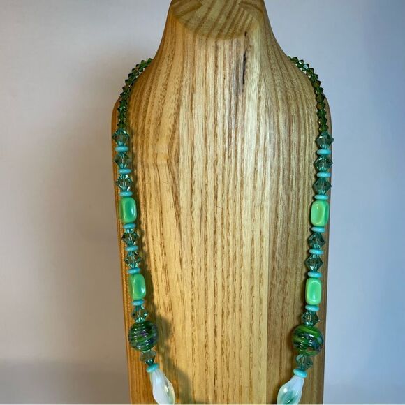Czech crystal and glass lampworked beads green white necklace - Picture 12 of 13
